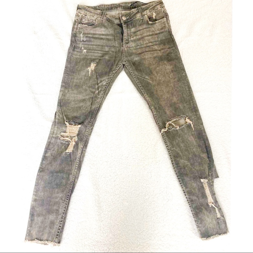 *ZARA* ~~~> Grey wash skinny Denim jeans ( Pictures bit off with color )